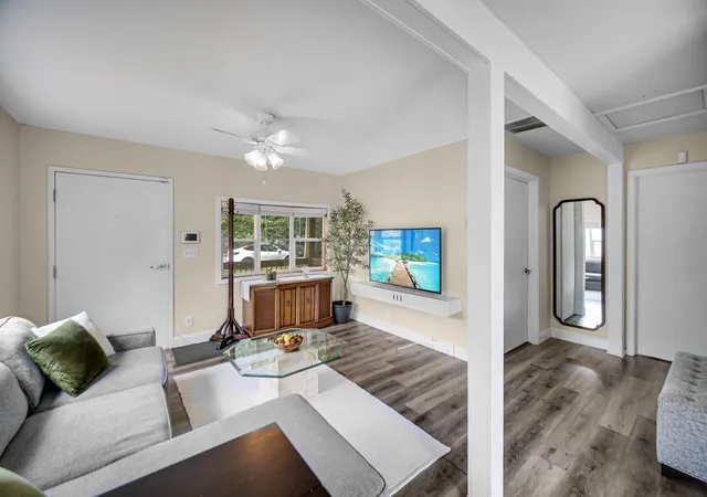 5th image of 511 S Lawrence St, Hobart, IN 46342 | MLS# 841764