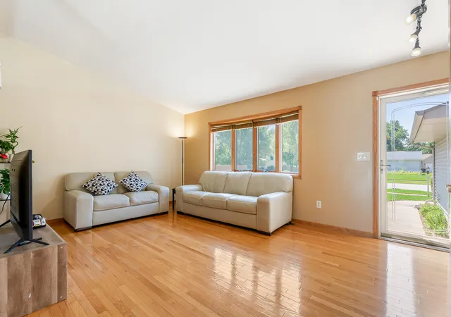 2nd image of 2994 Barberry Dr, Hobart, IN 46342 | MLS# 841845