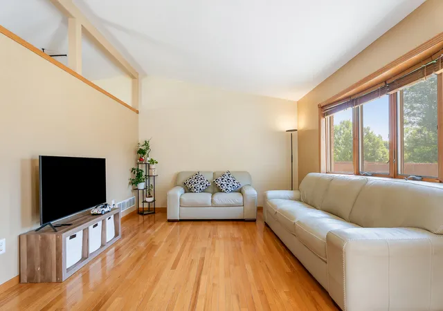3rd image of 2994 Barberry Dr, Hobart, IN 46342 | MLS# 841845