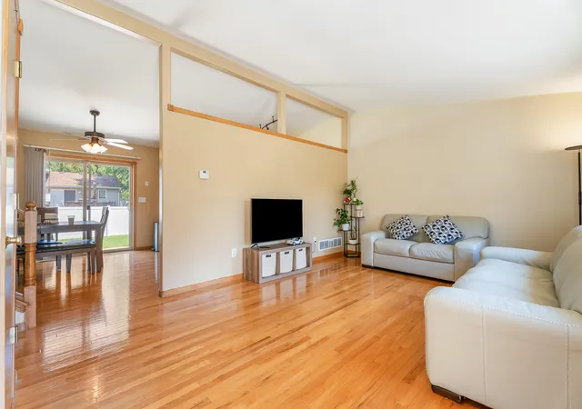 4th image of 2994 Barberry Dr, Hobart, IN 46342 | MLS# 841845