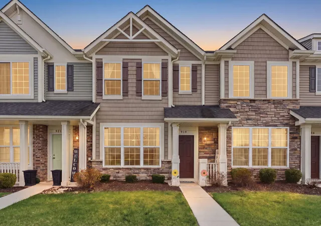 1st image of 919 E 117th Pl, Crown Point, IN 46307 | MLS# 841758