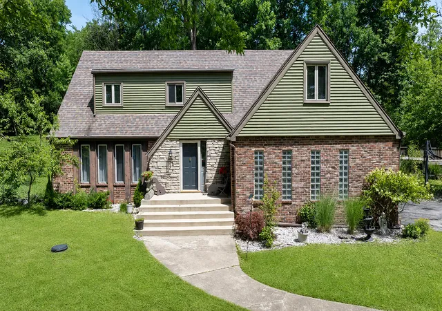 1st image of 806 W 126th Ct, Crown Point, IN 46307 | MLS# 842307