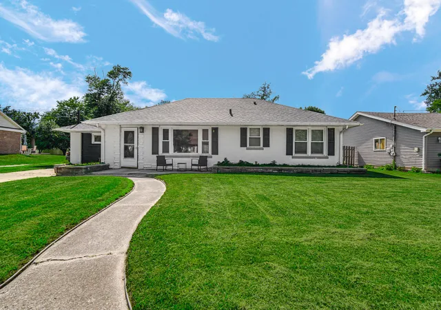 Homes for sale in Griffith, IN | 1708 Norwood Dr, Griffith, IN 46319 | MLS# 841673