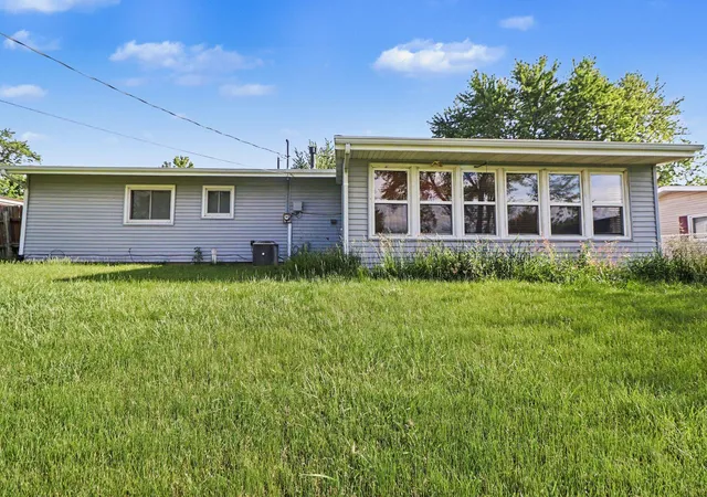 Photo 4 of Sale Pending at 404 Sable Dr, Valparaiso, IN 46385 | MLS# 841761 | Listing updated on 2026-08-06
