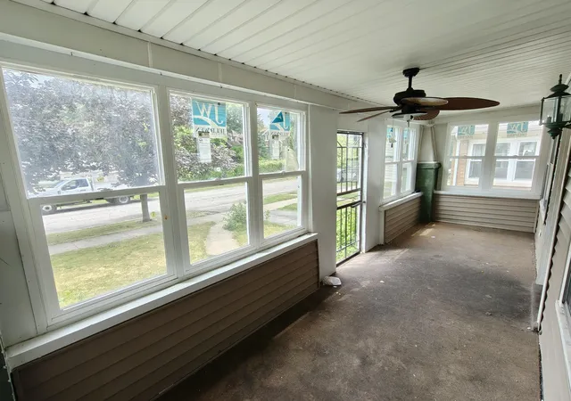 4th image of 233 Oakwood St, Hammond, IN 46324 | MLS# 841702