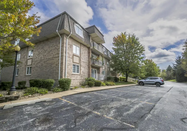 Photo 2 of Condo for sale at 306 Swan Dr #2a, Dyer, IN 46311 | MLS# 845732 | Listing updated on 2026-09-22