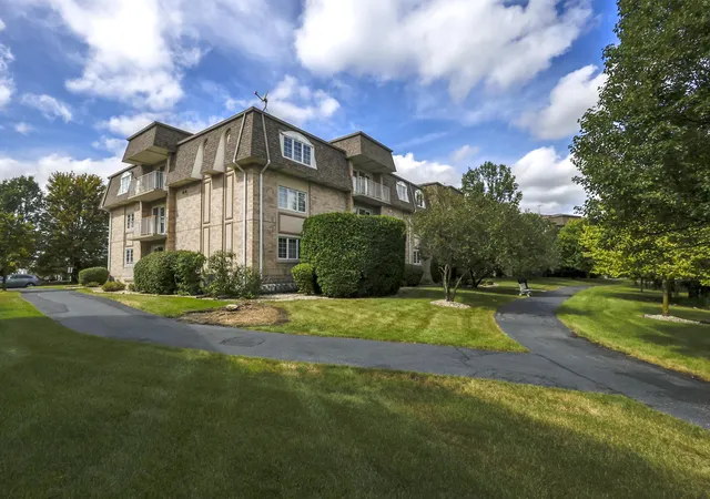 Photo 3 of Condo for sale at 306 Swan Dr #2a, Dyer, IN 46311 | MLS# 845732 | Listing updated on 2026-09-22