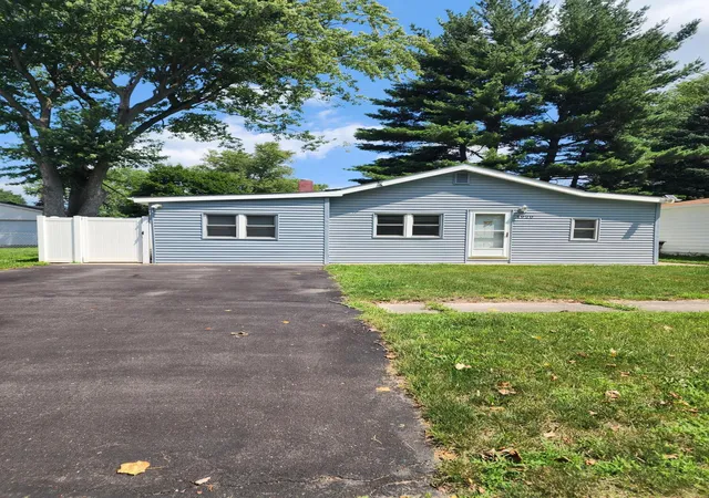 Homes for sale in Lake Station, IN | 4920 E 27th Ave, Lake Station, IN 46405 | MLS# 841706