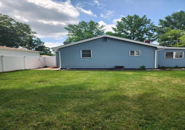 Homes for sale in Lake Station, IN | 4920 E 27th Ave, Lake Station, IN 46405 | MLS# 841706