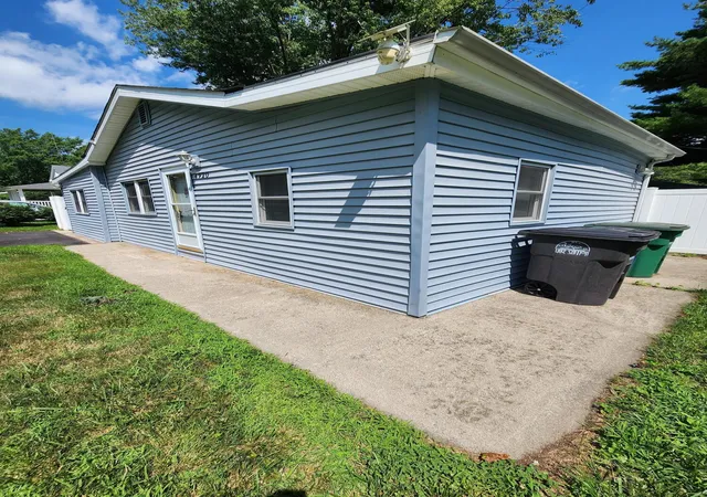 Homes for sale in Lake Station, IN | 4920 E 27Th Ave, Lake Station, IN 46405 | MLS# 841706