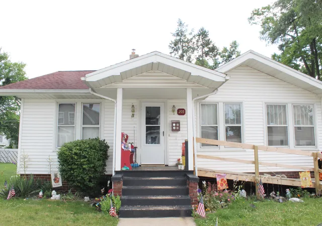 Photo 1 of Single family home for sale at 205 Belden St, Michigan City, IN 46360 | MLS# 841716 | Listing updated on 2026-07-06