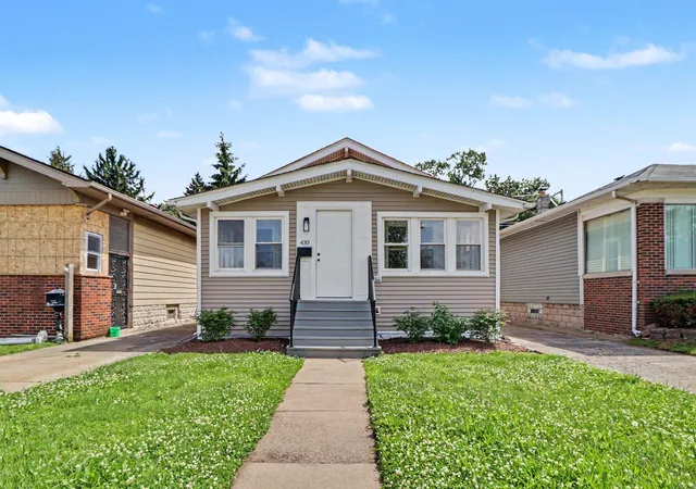 Homes for sale in Hammond, IN | 430 E 165th St, Hammond, IN 46324 | MLS# 841805
