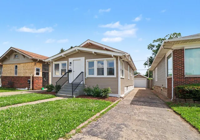 Homes for sale in Hammond, IN | 430 E 165th St, Hammond, IN 46324 | MLS# 841805