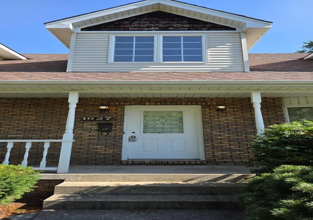 Photo 2 of Sale Pending at 1627 Ridge Rd, Munster, IN 46321 | MLS# 845602 | Listing updated on 2026-10-02