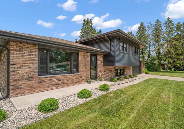 2nd image of 6384 Fallen Timbers Ave, Portage, IN 46368 | MLS# 842580