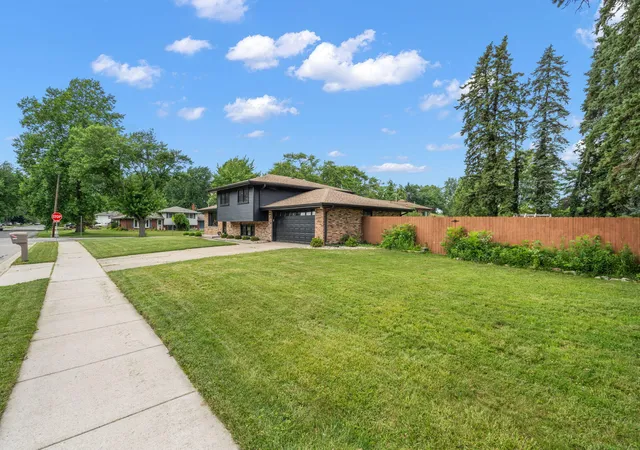 3rd image of 6384 Fallen Timbers Ave, Portage, IN 46368 | MLS# 842580
