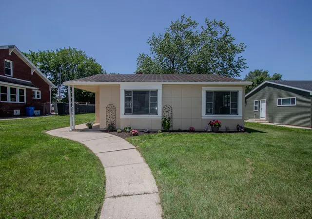 Homes for sale in Michigan City, IN | 222 N Carroll Ave, Michigan City, IN 46360 | MLS# 841756