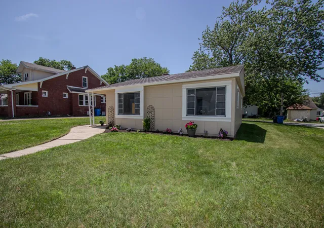 Homes for sale in Michigan City, IN | 222 N Carroll Ave, Michigan City, IN 46360 | MLS# 841756