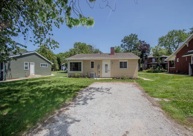 Homes for sale in Michigan City, IN | 222 N Carroll Ave, Michigan City, IN 46360 | MLS# 841756