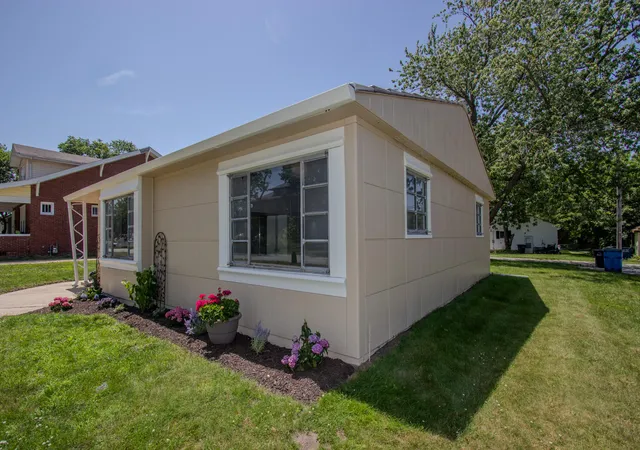 Homes for sale in Michigan City, IN | 222 N Carroll Ave, Michigan City, IN 46360 | MLS# 841756
