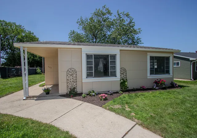 Homes for sale in Michigan City, IN | 222 N Carroll Ave, Michigan City, IN 46360 | MLS# 841756