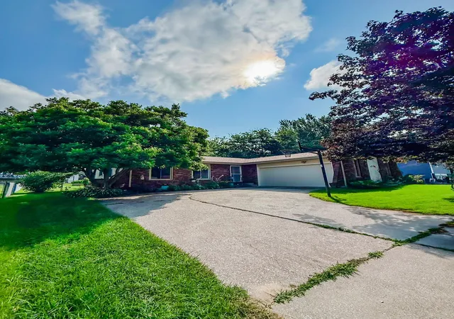 2nd image of 2309 Four Seasons Pkwy, Crown Point, IN 46307 | MLS# 841742