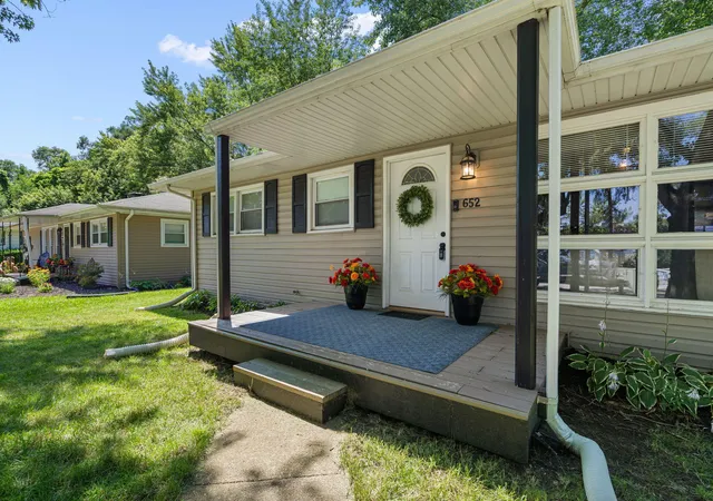 2nd image of 652 N Guyer St, Hobart, IN 46342 | MLS# 841997