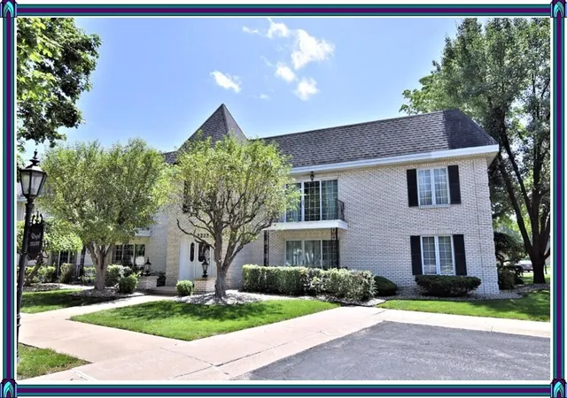 Homes for sale in Highland, IN | 2288 Bordeaux Walk #D1, Highland, IN 46322 | MLS# 841779