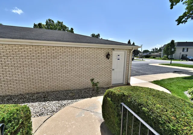 Homes for sale in Highland, IN | 2288 Bordeaux Walk #D1, Highland, IN 46322 | MLS# 841779