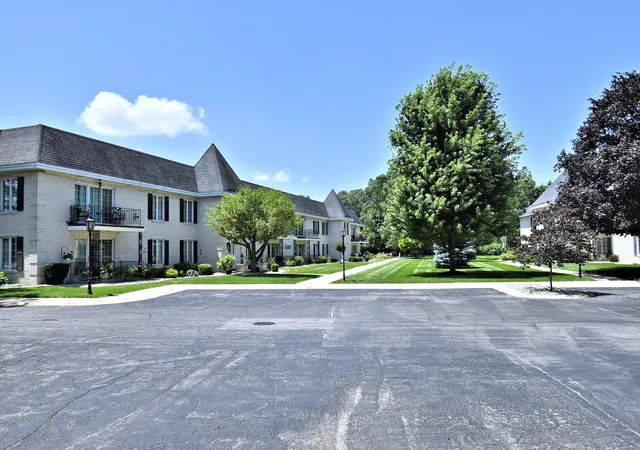 3rd image of 2288 Bordeaux Walk #D1, Highland, IN 46322 | MLS# 841779