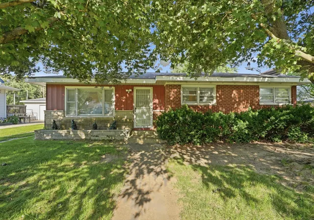 Homes for sale in Lake Station, IN | 2823 Vermillion St, Lake Station, IN 46405 | MLS# 841782