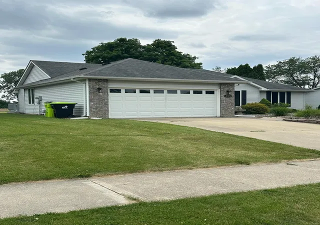 Homes for sale in Huntington, IN | 405 Carlisle Dr, Huntington, IN 46750 | MLS# 841784