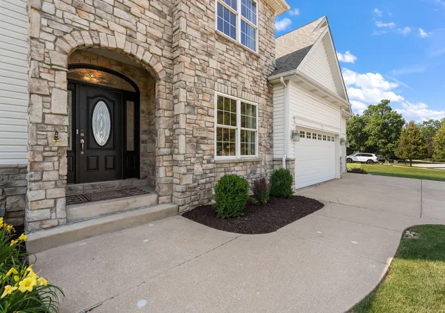 Homes for sale in Crown Point, IN | 7217 Boardwalk Cir, Crown Point, IN 46307 | MLS# 842012