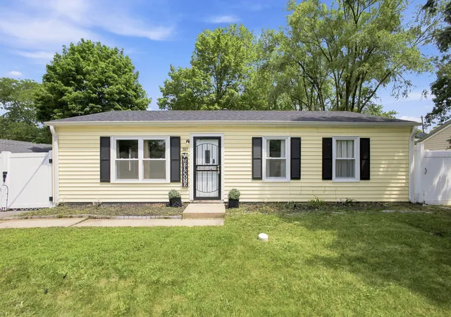 Homes for sale in Michigan City, IN | 205 Chestnut St, Michigan City, IN 46360 | MLS# 841818