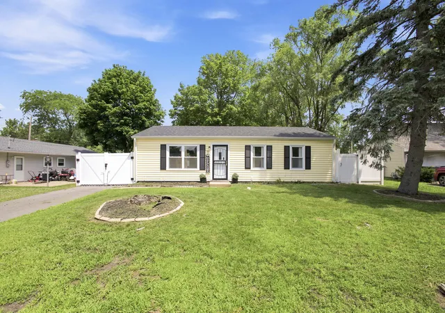 Homes for sale in Michigan City, IN | 205 Chestnut St, Michigan City, IN 46360 | MLS# 841818