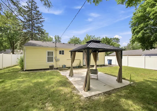 Homes for sale in Michigan City, IN | 205 Chestnut St, Michigan City, IN 46360 | MLS# 841818