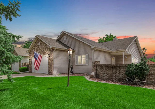 2nd image of 1659 Redbud Dr, Hobart, IN 46342 | MLS# 841944