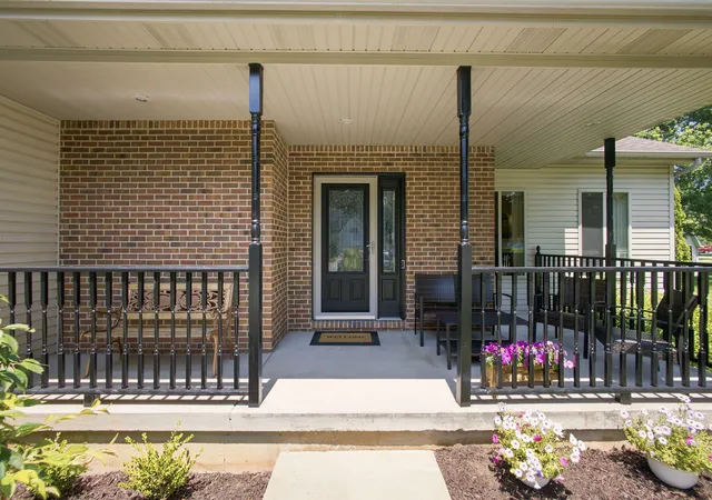 3rd image of 504 Oakwood Dr, Chesterton, IN 46304 | MLS# 842143