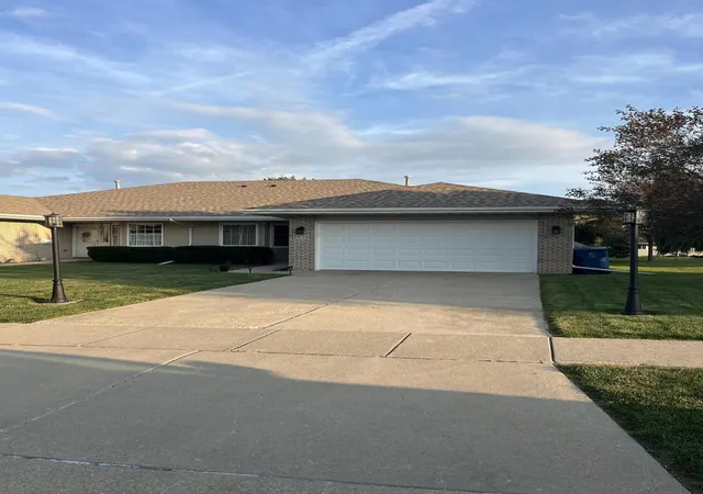 Homes for sale in Lowell, IN | 1676 Jonquil Dr, Lowell, IN 46356 | MLS# 841807