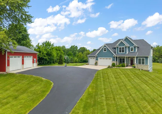 2nd image of 11845 Burr St, Crown Point, IN 46307 | MLS# 842131