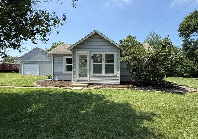 Homes for sale in Hebron, IN | 304 N Lincoln St, Hebron, IN 46341 | MLS# 841867