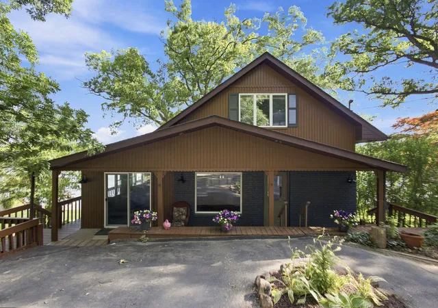 2nd image of 213 Spectacle Dr, Valparaiso, IN 46383 | MLS# 841873