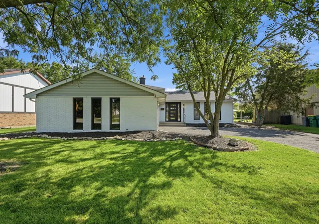 2nd image of 1109 Azalea Dr, Munster, IN 46321 | MLS# 841837