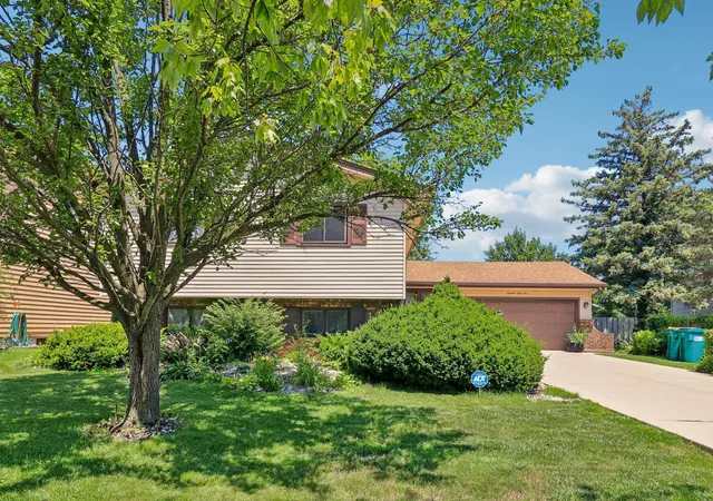 3rd image of 1845 Bluebird Ln, Munster, IN 46321 | MLS# 841935
