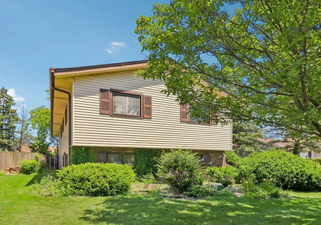 5th image of 1845 Bluebird Ln, Munster, IN 46321 | MLS# 841935