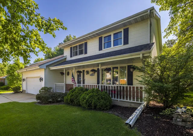 Homes for sale in Schererville, IN | 2241 Grand Ave, Schererville, IN 46375 | MLS# 841898