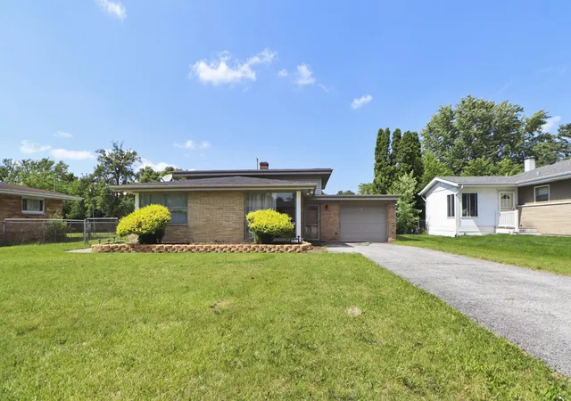 Homes for sale in Merrillville, IN | 530 E 52nd Pl, Merrillville, IN 46410 | MLS# 842021