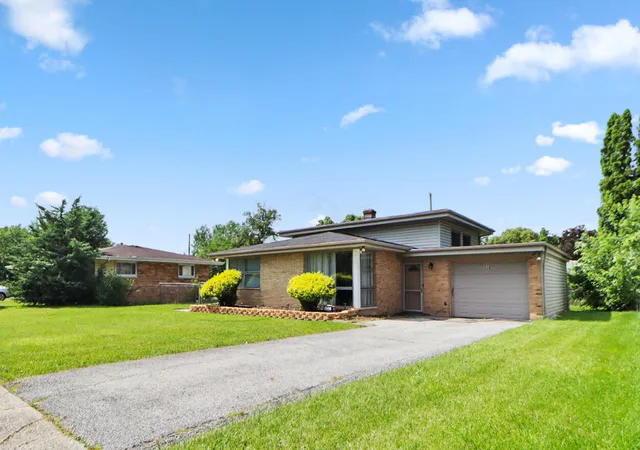 Homes for sale in Merrillville, IN | 530 E 52Nd Pl, Merrillville, IN 46410 | MLS# 842021