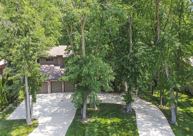 3rd image of 1316 Inverness Ln, Schererville, IN 46375 | MLS# 842342