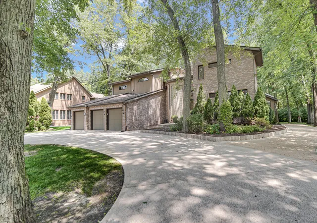 4th image of 1316 Inverness Ln, Schererville, IN 46375 | MLS# 842342